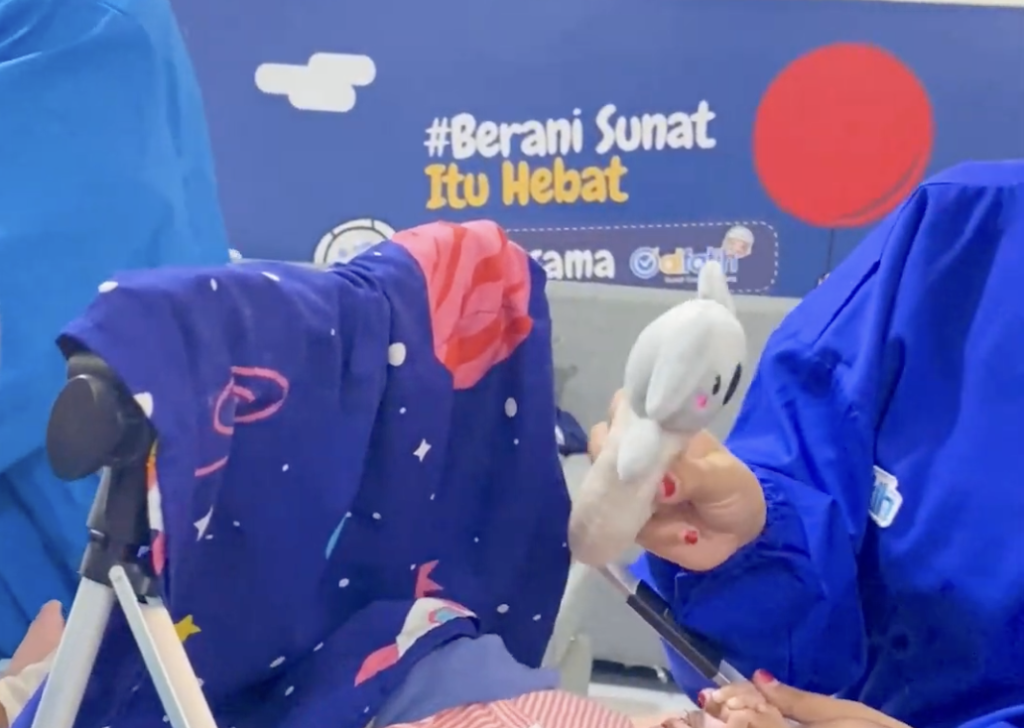 Sunat Bayi Aman Dilakukan, Ini Waktu Tepat dan Manfaatnya