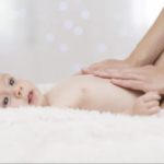 7 Cara Mengatasi Bayi Sakit Perut & Penyebabnya. Panduan lengkap untuk orang tua atasi kolik, kembung, dan susah tidur.