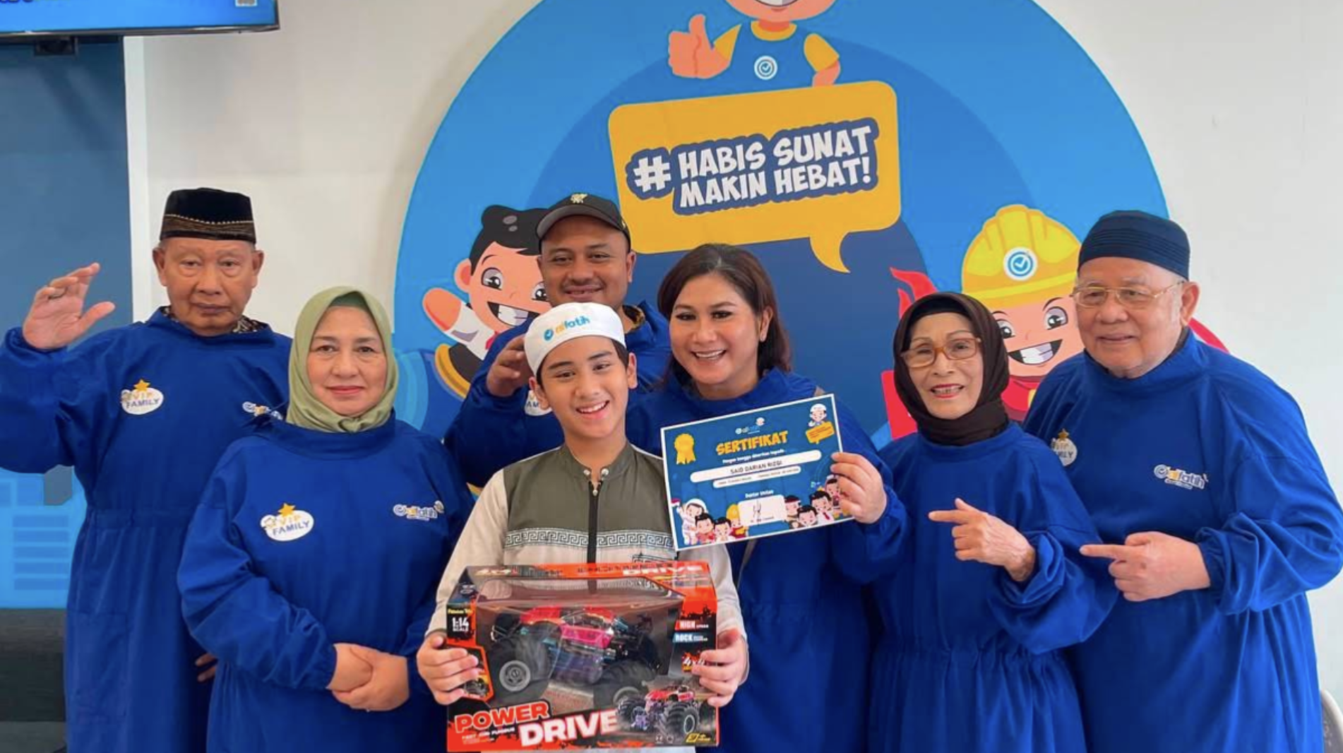 Cari tahu hadiah sunat di Alfatih Sunat Center yang membuat anak lebih senang, berani, dan nyaman menjalani proses sunat.