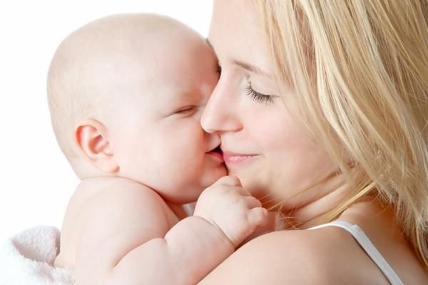 7 Alasan Ibu Perlu Menjalin Ikatan Emosional dengan Bayi Sejak Dini