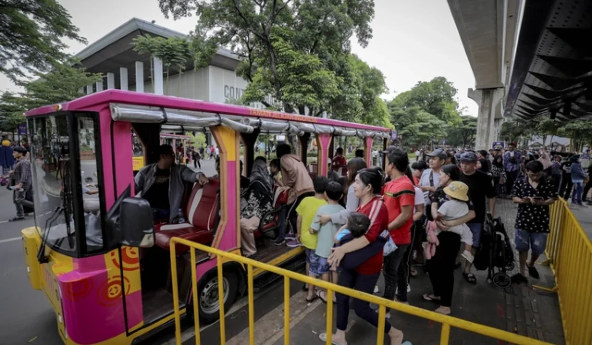 Anak bermain sambil belajar