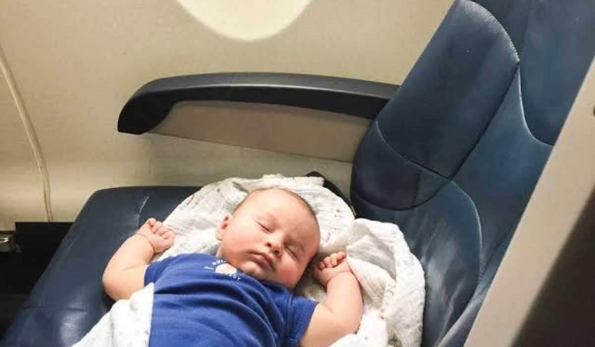 Bayi tidur nyenyak saat bepergian