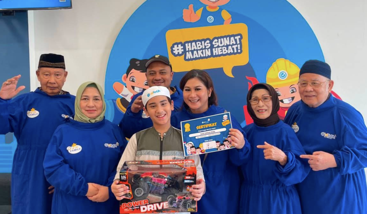 Cari tahu hadiah sunat di Alfatih Sunat Center yang membuat anak lebih senang, berani, dan nyaman menjalani proses sunat.